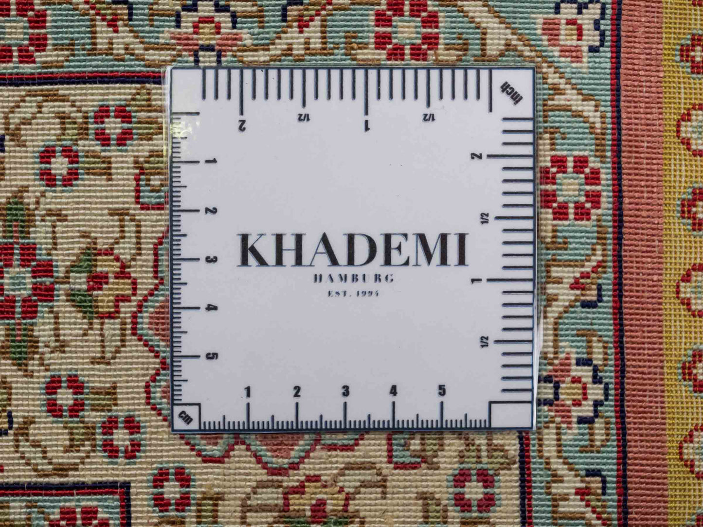 Sehr feiner, handgeknüpfter Khademi Orientteppich mit Hereke Design aus reiner Seide, rot, creme. 121x78 cm. Vertrieb durch Jupiter Intl.