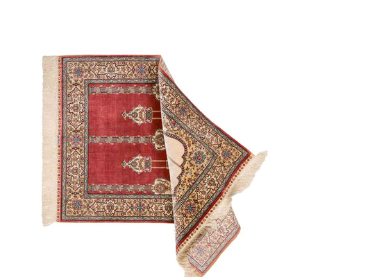Sehr feiner, handgeknüpfter Khademi Orientteppich mit Hereke Design aus reiner Seide, rot, creme. 121x78 cm. Vertrieb durch Jupiter Intl.
