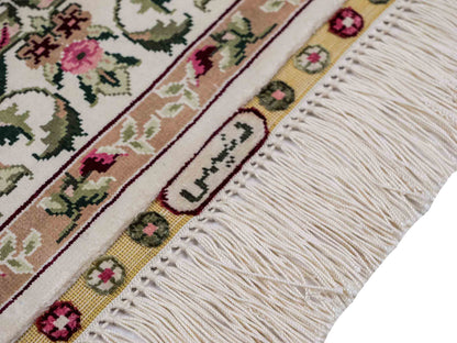 Sehr feiner, handgeknüpfter Khademi Orientteppich mit Hereke Design aus reiner Seide, weiß, creme. 122x78 cm. Vertrieb durch Jupiter Intl.