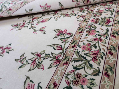 Sehr feiner, handgeknüpfter Khademi Orientteppich mit Hereke Design aus reiner Seide, weiß, creme. 122x78 cm. Vertrieb durch Jupiter Intl.
