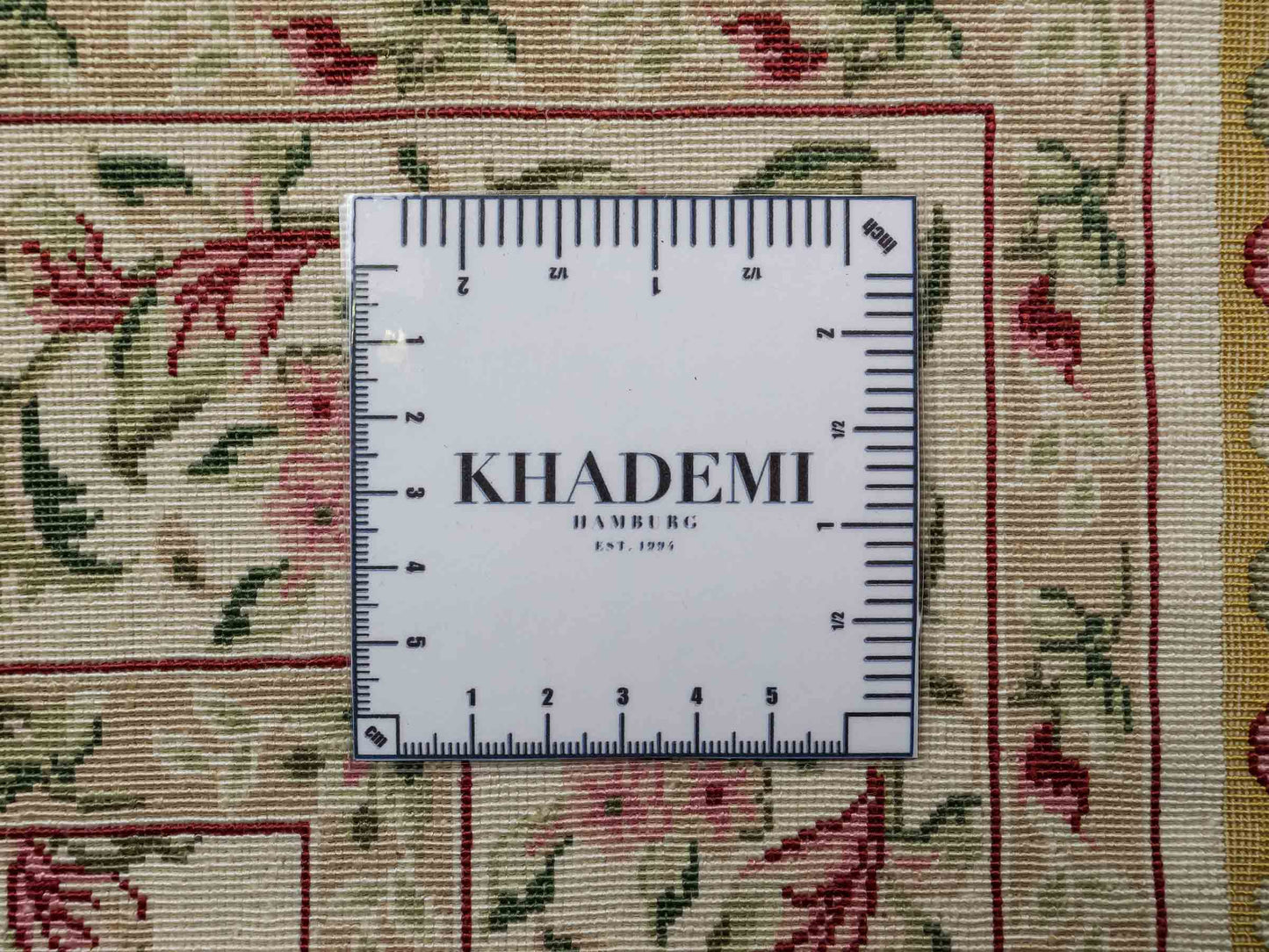 Sehr feiner, handgeknüpfter Khademi Orientteppich mit Hereke Design aus reiner Seide, weiß, creme. 122x78 cm. Vertrieb durch Jupiter Intl.