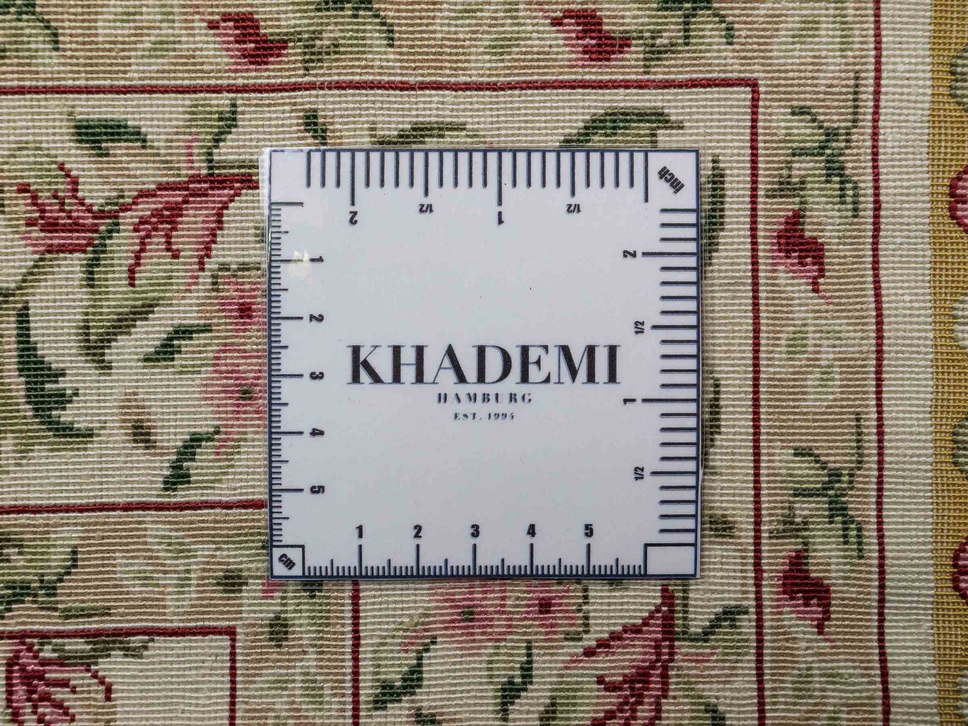 Sehr feiner, handgeknüpfter Khademi Orientteppich mit Hereke Design aus reiner Seide, weiß, creme. 122x78 cm. Vertrieb durch Jupiter Intl.