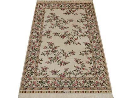Sehr feiner, handgeknüpfter Khademi Orientteppich mit Hereke Design aus reiner Seide, weiß, creme. 122x78 cm. Vertrieb durch Jupiter Intl.
