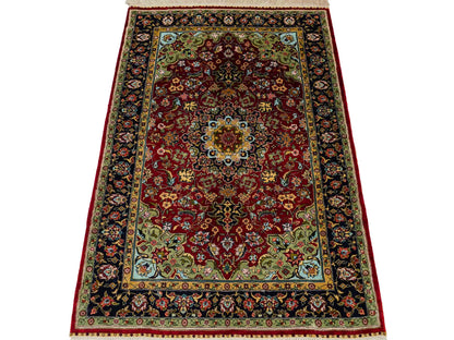 Sehr feiner, handgeknüpfter Khademi Orientteppich mit Hereke Design aus reiner Seide, rot, blau. 122x78 cm. Vertrieb durch Jupiter Intl.