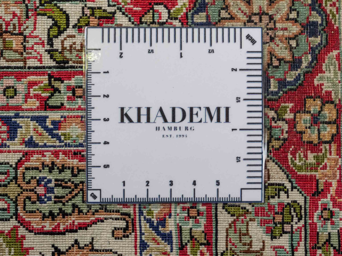 Sehr feiner, handgeknüpfter Khademi Orientteppich mit Hereke Design aus reiner Seide, rot, creme, mulitcolor. 123x79 cm. Vertrieb durch Jupiter Intl.