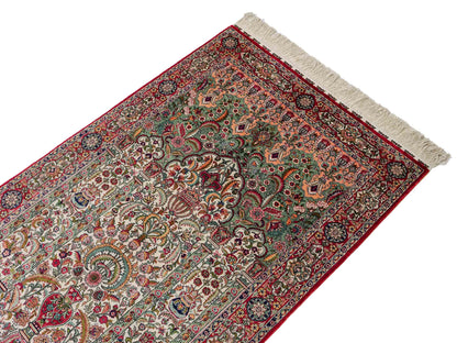 Sehr feiner, handgeknüpfter Khademi Orientteppich mit Hereke Design aus reiner Seide, rot, creme, mulitcolor. 123x79 cm. Vertrieb durch Jupiter Intl.