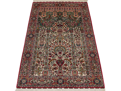 Sehr feiner, handgeknüpfter Khademi Orientteppich mit Hereke Design aus reiner Seide, rot, creme, mulitcolor. 123x79 cm. Vertrieb durch Jupiter Intl.