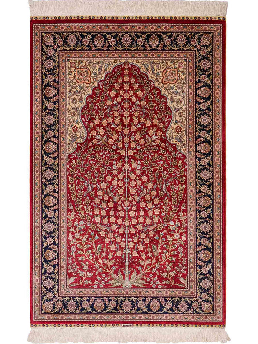 Sehr feiner, handgeknüpfter Khademi Orientteppich mit Hereke Design aus reiner Seide, rot, blau, creme. 124x79 cm. Vertrieb durch Jupiter Intl.