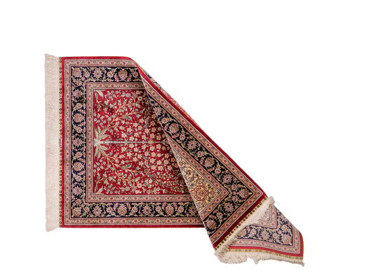 Sehr feiner, handgeknüpfter Khademi Orientteppich mit Hereke Design aus reiner Seide, rot, blau, creme. 124x79 cm. Vertrieb durch Jupiter Intl.