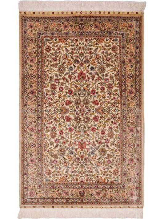 Sehr feiner, handgeknüpfter Khademi Orientteppich mit Hereke Design aus reiner Seide, beige, creme, weiß. 125x79 cm. Vertrieb durch Jupiter Intl.