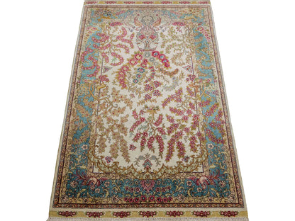 Sehr feiner, handgeknüpfter Khademi Orientteppich mit Hereke Design aus reiner Seide, creme, weiß, blau. 129x78 cm. Vertrieb durch Jupiter Intl.