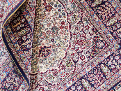 Sehr feiner, handgeknüpfter Khademi Hereke Orientteppich aus Seide, weiß, blau. 153x93 cm. Vertrieb durch Jupiter Intl.