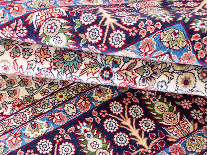 Sehr feiner, handgeknüpfter Khademi Hereke Orientteppich aus Seide, weiß, blau. 153x93 cm. Vertrieb durch Jupiter Intl.