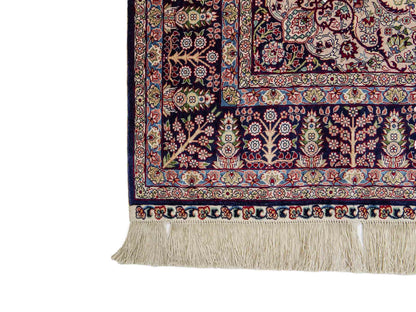 Sehr feiner, handgeknüpfter Khademi Hereke Orientteppich aus Seide, weiß, blau. 153x93 cm. Vertrieb durch Jupiter Intl.