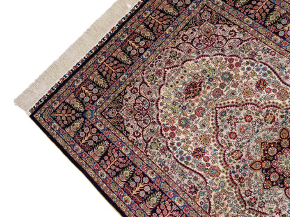 Sehr feiner, handgeknüpfter Khademi Hereke Orientteppich aus Seide, weiß, blau. 153x93 cm. Vertrieb durch Jupiter Intl.