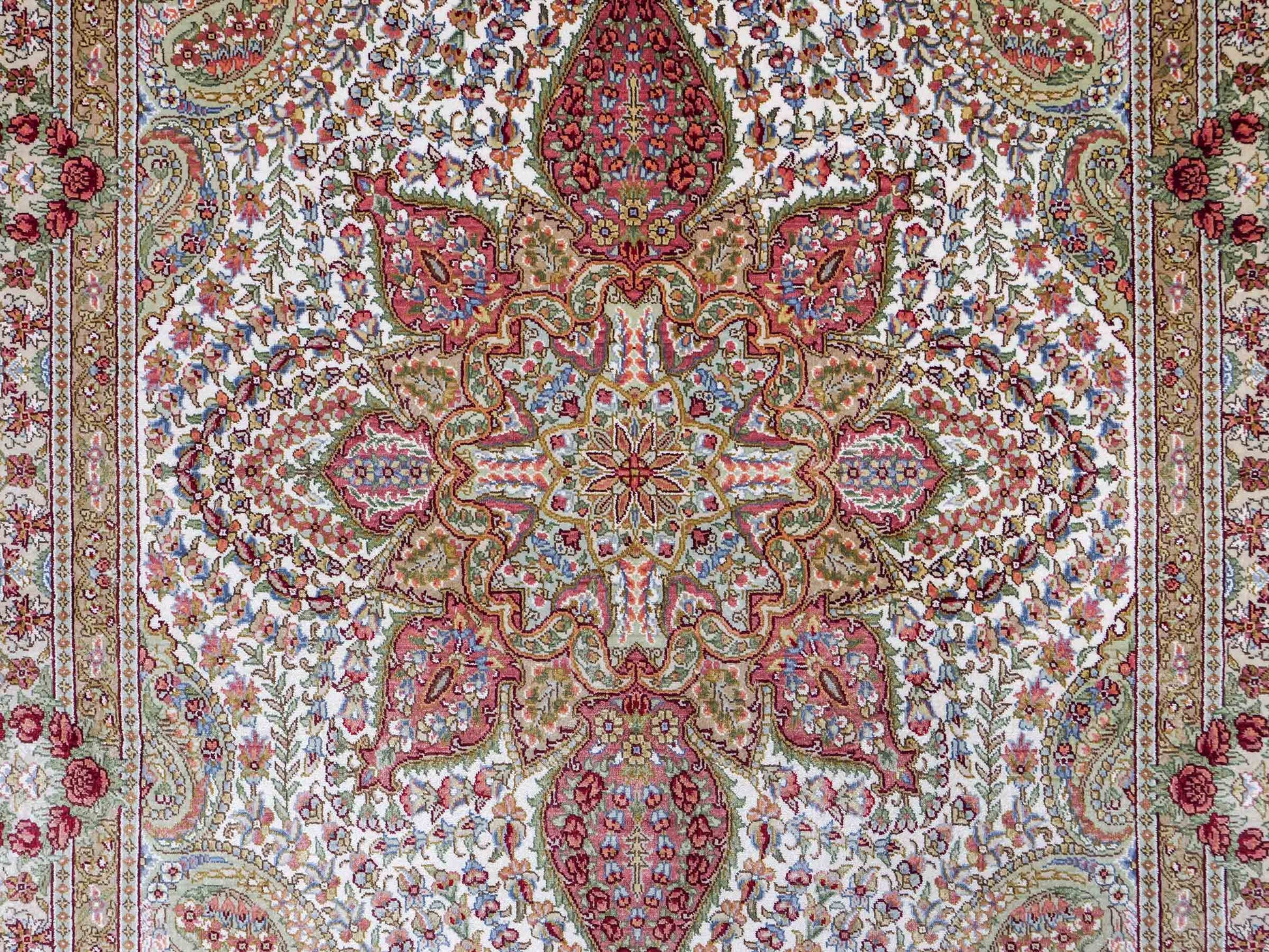 Sehr feiner, handgeknüpfter, chinesischer Khademi Hereke aus Seide, creme. 154x79 cm. Vertrieb durch Jupiter Intl.