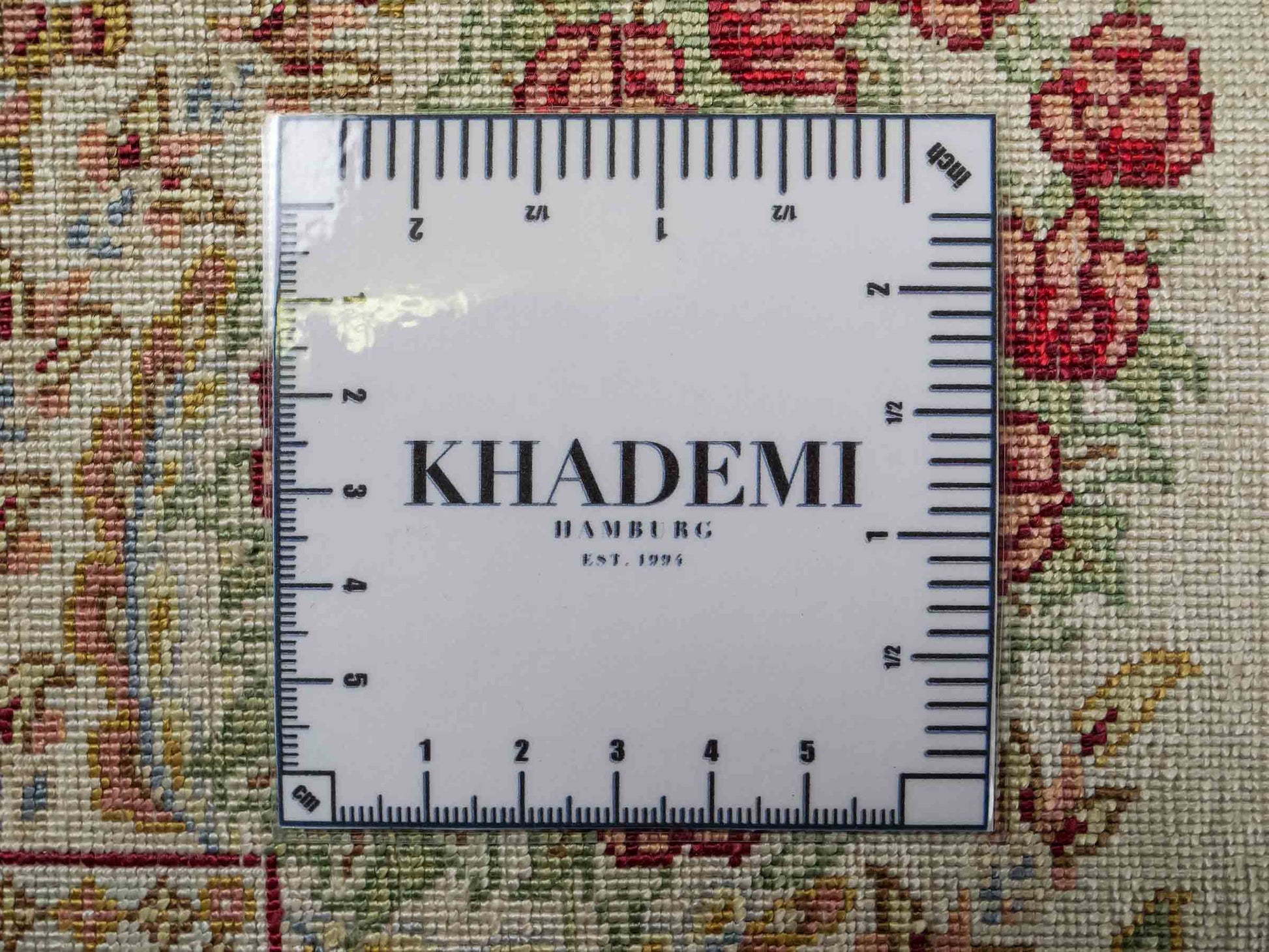 Sehr feiner, handgeknüpfter, chinesischer Khademi Hereke aus Seide, creme. 154x79 cm. Vertrieb durch Jupiter Intl.