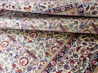 Sehr feiner, handgeknüpfter Khademi Orientteppich mit Hereke Design aus reiner Seide, weiß, creme. 154x92 cm. Vertrieb durch Jupiter Intl.