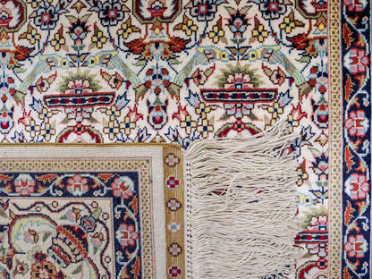 Sehr feiner, handgeknüpfter Khademi Orientteppich mit Hereke Design aus reiner Seide, weiß, creme. 154x92 cm. Vertrieb durch Jupiter Intl.