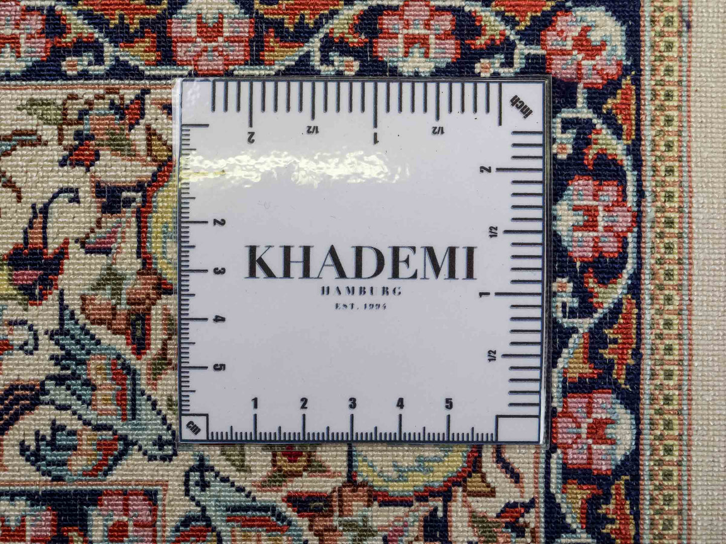 Sehr feiner, handgeknüpfter Khademi Orientteppich mit Hereke Design aus reiner Seide, weiß, creme. 154x92 cm. Vertrieb durch Jupiter Intl.