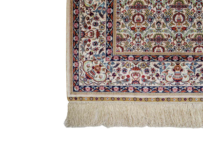 Sehr feiner, handgeknüpfter Khademi Orientteppich mit Hereke Design aus reiner Seide, weiß, creme. 154x92 cm. Vertrieb durch Jupiter Intl.