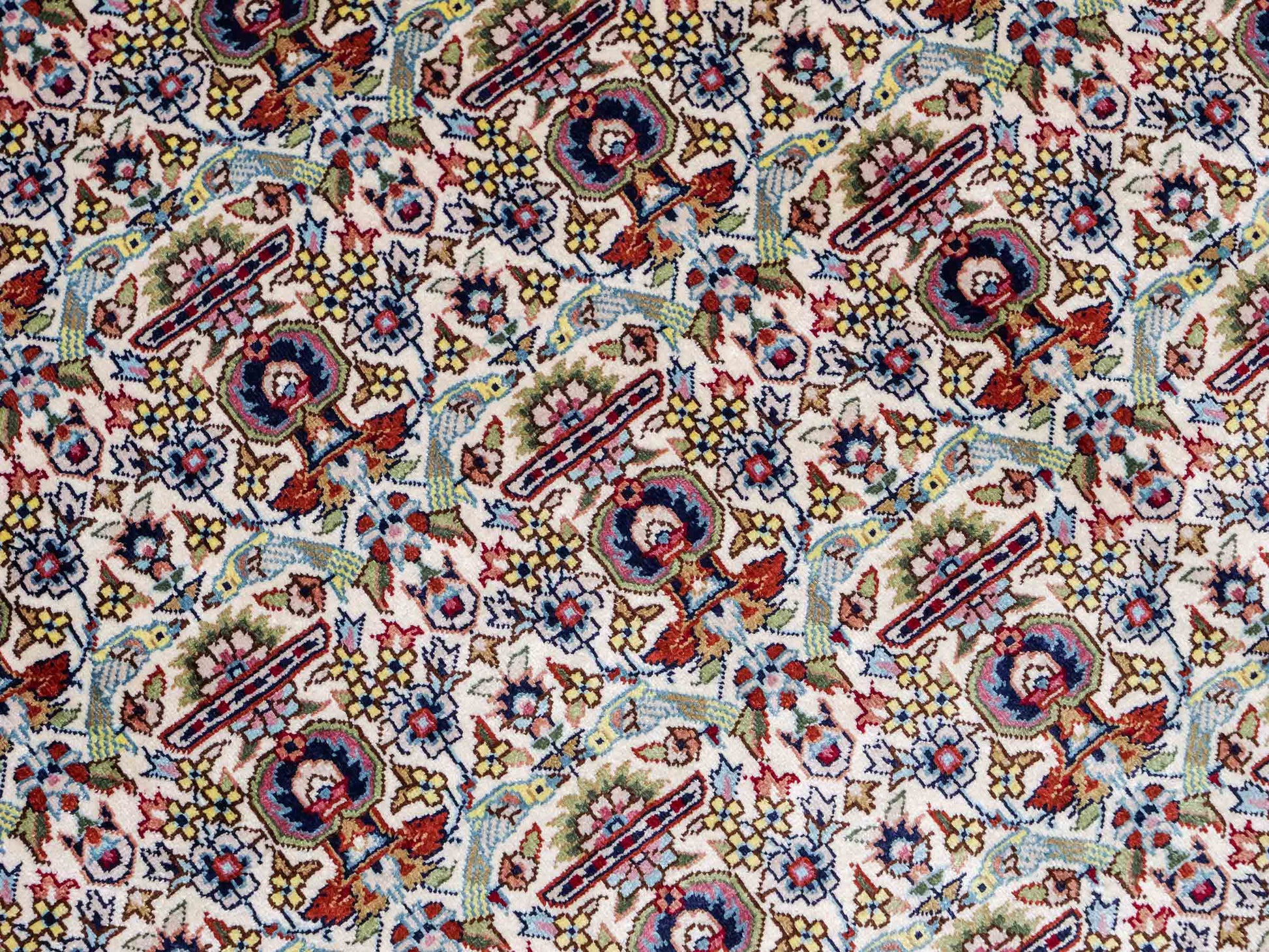 Sehr feiner, handgeknüpfter Khademi Orientteppich mit Hereke Design aus reiner Seide, weiß, creme. 154x92 cm. Vertrieb durch Jupiter Intl.