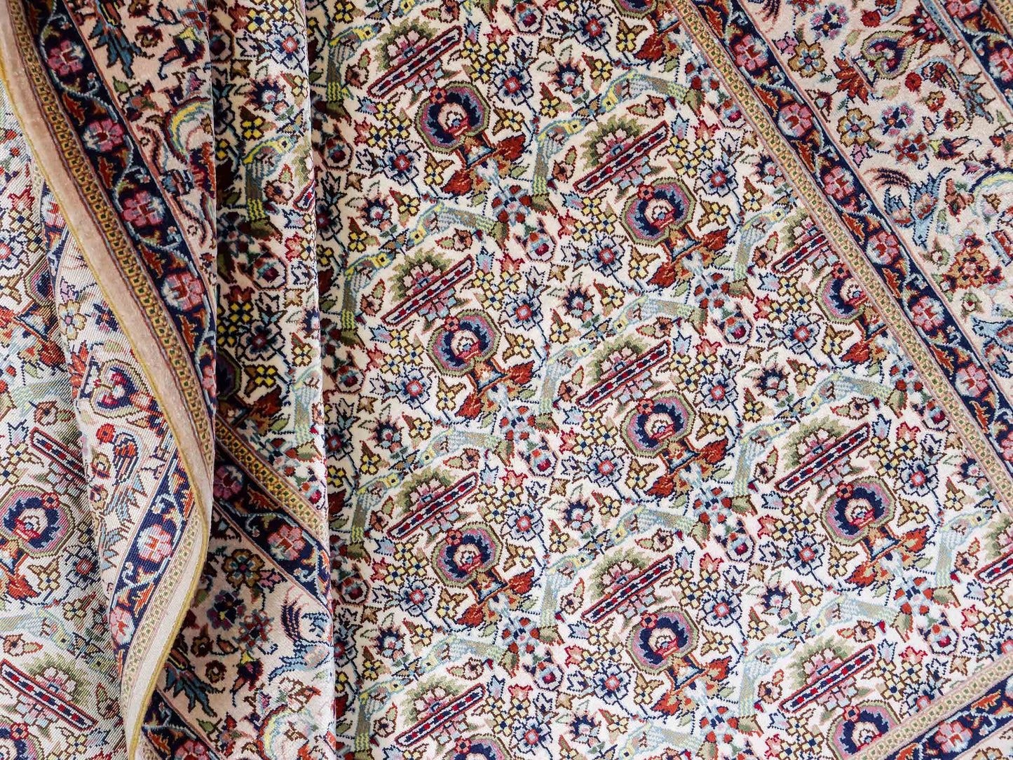 Sehr feiner, handgeknüpfter Khademi Orientteppich mit Hereke Design aus reiner Seide, weiß, creme. 154x92 cm. Vertrieb durch Jupiter Intl.