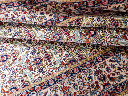Sehr feiner, handgeknüpfter Khademi Orientteppich mit Hereke Design aus reiner Seide, weiß, creme. 154x92 cm. Vertrieb durch Jupiter Intl.