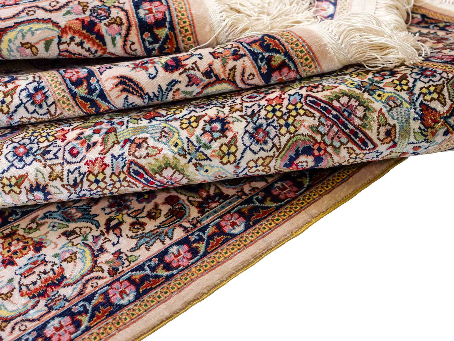 Sehr feiner, handgeknüpfter Khademi Orientteppich mit Hereke Design aus reiner Seide, weiß, creme. 154x92 cm. Vertrieb durch Jupiter Intl.