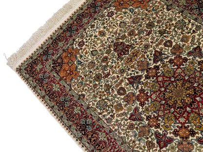 Sehr feiner, handgeknüpfter Hereke Orientteppich von Khademi aus Seide, creme. 154x93 cm. Verkauf durch Jupiter Intl.