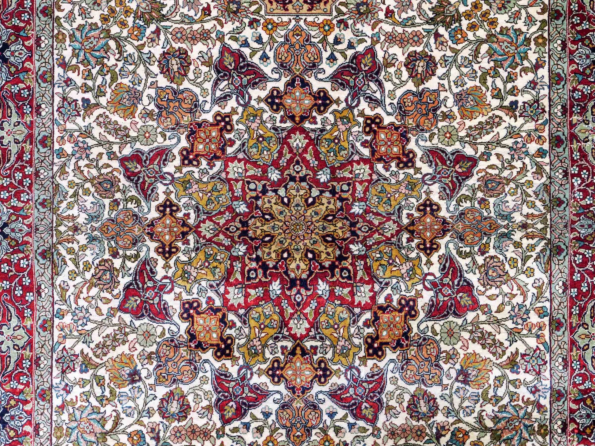 Sehr feiner, handgeknüpfter Hereke Orientteppich von Khademi aus Seide, creme. 154x93 cm. Verkauf durch Jupiter Intl.