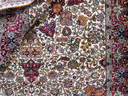 Sehr feiner, handgeknüpfter Hereke Orientteppich von Khademi aus Seide, creme. 154x93 cm. Verkauf durch Jupiter Intl.