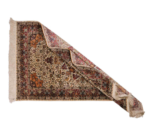 Sehr feiner, handgeknüpfter Hereke Orientteppich von Khademi aus Seide, creme. 154x93 cm. Verkauf durch Jupiter Intl.