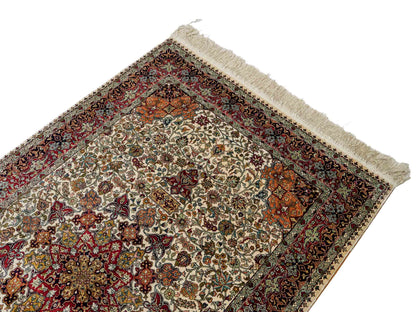 Sehr feiner, handgeknüpfter Hereke Orientteppich von Khademi aus Seide, creme. 154x93 cm. Verkauf durch Jupiter Intl.