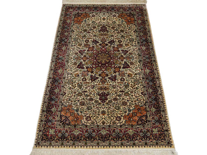 Sehr feiner, handgeknüpfter Hereke Orientteppich von Khademi aus Seide, creme. 154x93 cm. Verkauf durch Jupiter Intl.