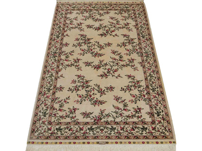 Sehr feiner, handgeknüpfter Khademi Hereke Orientteppich aus Seide, creme, weiß. 154x94 cm. Vertrieb durch Jupiter Intl.