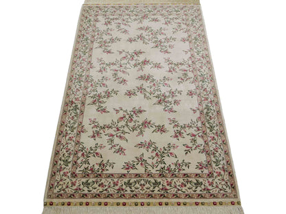 Sehr feiner, handgeknüpfter Khademi Hereke Orientteppich aus Seide, creme, weiß. 154x94 cm. Vertrieb durch Jupiter Intl.