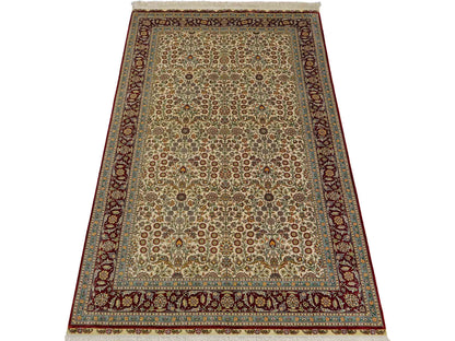 Sehr feiner, handgeknüpfter Khademi Orientteppich mit Hereke Design aus Seide, creme, rot. 154x94 cm. Vertrieb durch Jupiter Intl.
