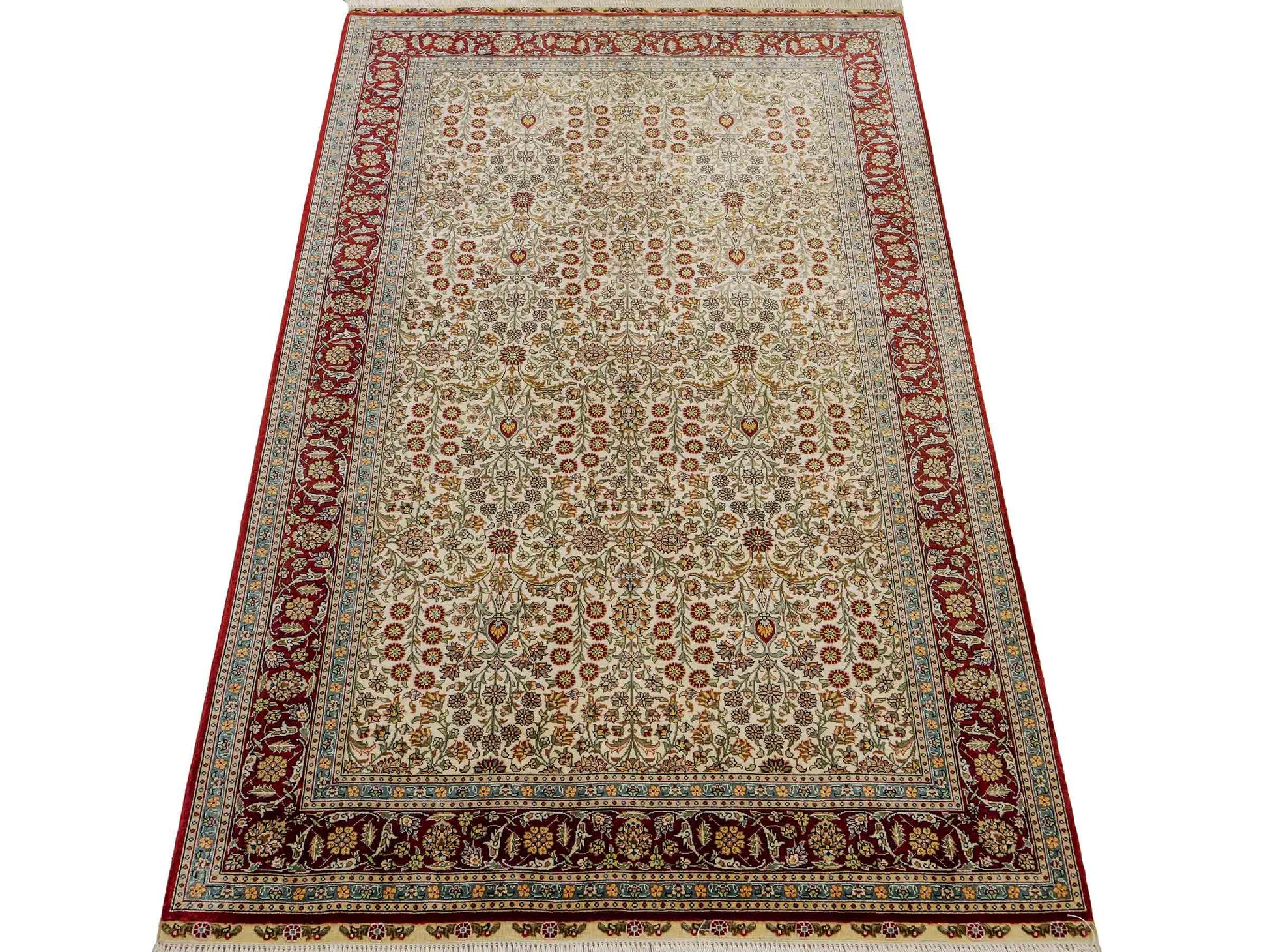 Sehr feiner, handgeknüpfter Khademi Orientteppich mit Hereke Design aus Seide, creme, rot. 154x94 cm. Vertrieb durch Jupiter Intl.