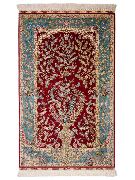 Sehr feiner, handgeknüpfter Khademi Orientteppich mit Hereke Design aus reiner Seide, rot, blau, creme. 154x94 cm. Vertrieb durch Jupiter Intl.
