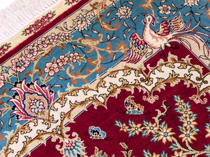 Sehr feiner, handgeknüpfter Khademi Orientteppich mit Hereke Design aus reiner Seide, rot, blau, creme. 154x94 cm. Vertrieb durch Jupiter Intl.