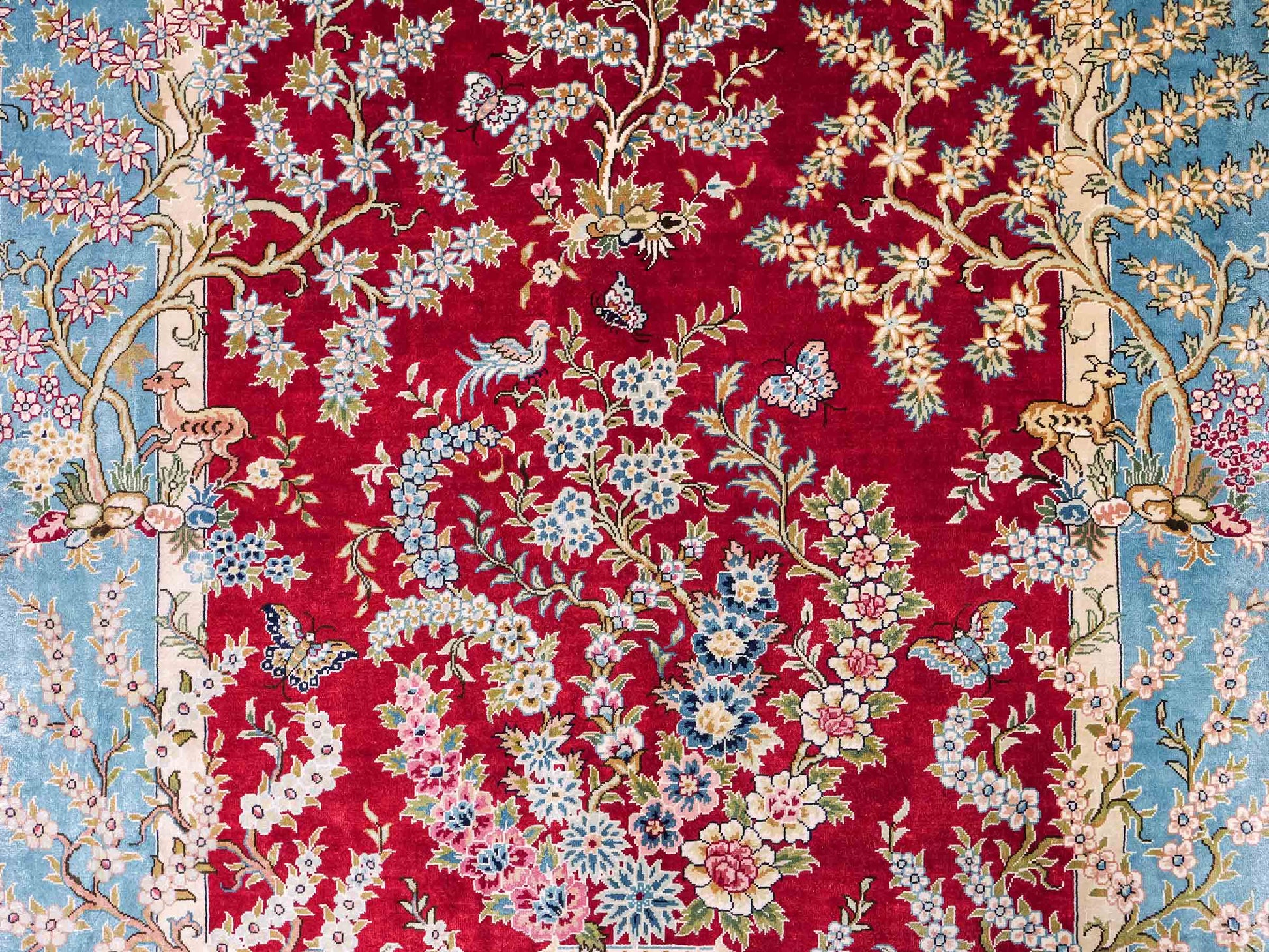 Sehr feiner, handgeknüpfter Khademi Orientteppich mit Hereke Design aus reiner Seide, rot, blau, creme. 154x94 cm. Vertrieb durch Jupiter Intl.