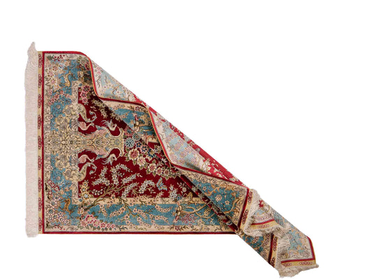 Sehr feiner, handgeknüpfter Khademi Orientteppich mit Hereke Design aus reiner Seide, rot, blau, creme. 154x94 cm. Vertrieb durch Jupiter Intl.