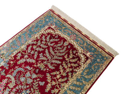 Sehr feiner, handgeknüpfter Khademi Orientteppich mit Hereke Design aus reiner Seide, rot, blau, creme. 154x94 cm. Vertrieb durch Jupiter Intl.
