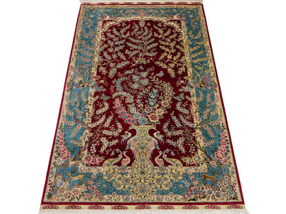 Sehr feiner, handgeknüpfter Khademi Orientteppich mit Hereke Design aus reiner Seide, rot, blau, creme. 154x94 cm. Vertrieb durch Jupiter Intl.