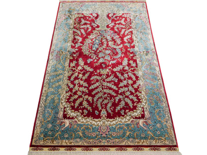 Sehr feiner, handgeknüpfter Khademi Orientteppich mit Hereke Design aus reiner Seide, rot, blau, creme. 154x94 cm. Vertrieb durch Jupiter Intl.
