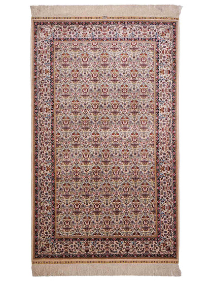 Sehr feiner, handgeknüpfter Khademi Hereke Orientteppich aus Seide, weiß. 155x92 cm. Vertrieb durch Jupiter Intl.