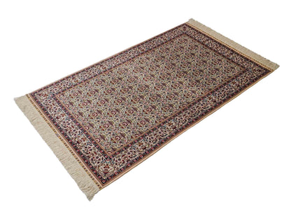 Sehr feiner, handgeknüpfter Khademi Hereke Orientteppich aus Seide, weiß. 155x92 cm. Vertrieb durch Jupiter Intl.
