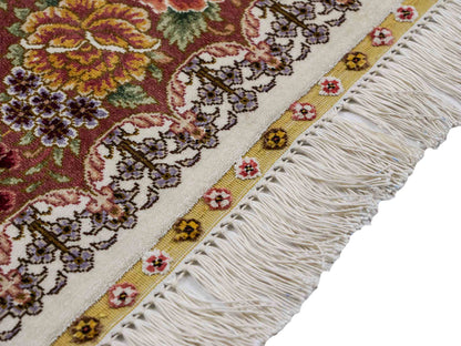 Sehr feiner, handgeknüpfter Khademi Hereke Orientteppich aus Seide, creme. 155x94 cm. Vertrieb durch Jupiter Intl.