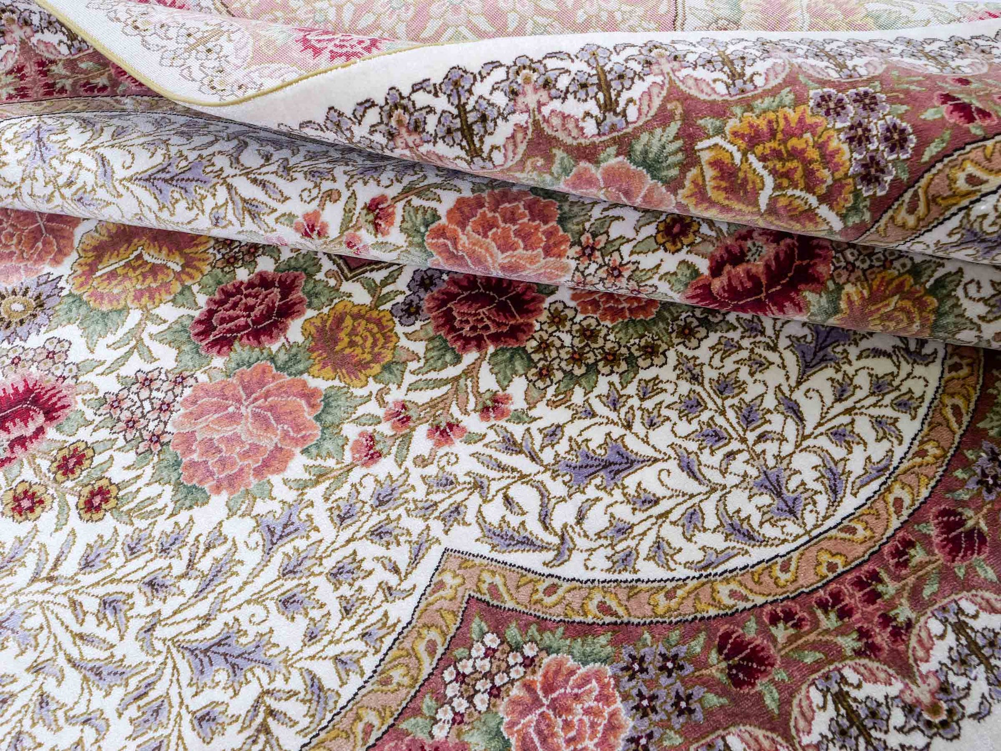 Sehr feiner, handgeknüpfter Khademi Hereke Orientteppich aus Seide, creme. 155x94 cm. Vertrieb durch Jupiter Intl.